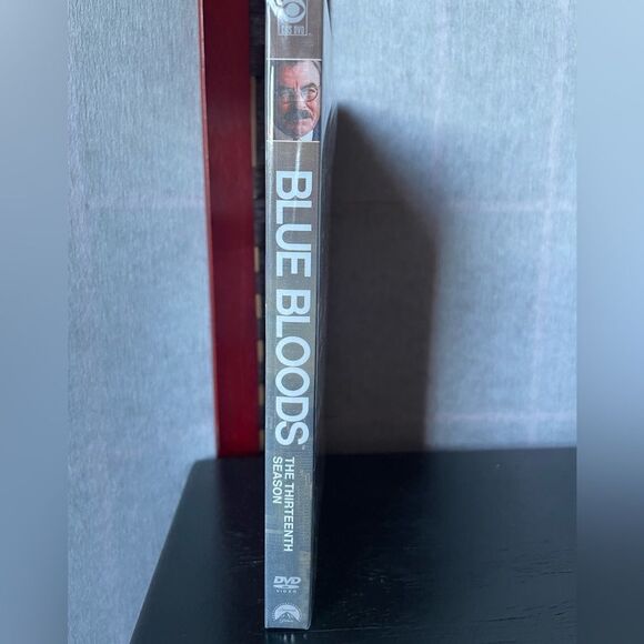 Blue Bloods The Thirteenth Season (New With Tags) - Picture 3 of 8